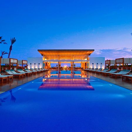 فندق باركاس، أحد منتجعات لاكشري كولكشن، باركاس باراكاس المظهر الخارجي الصورة The pool at the W Hotel in Cancun