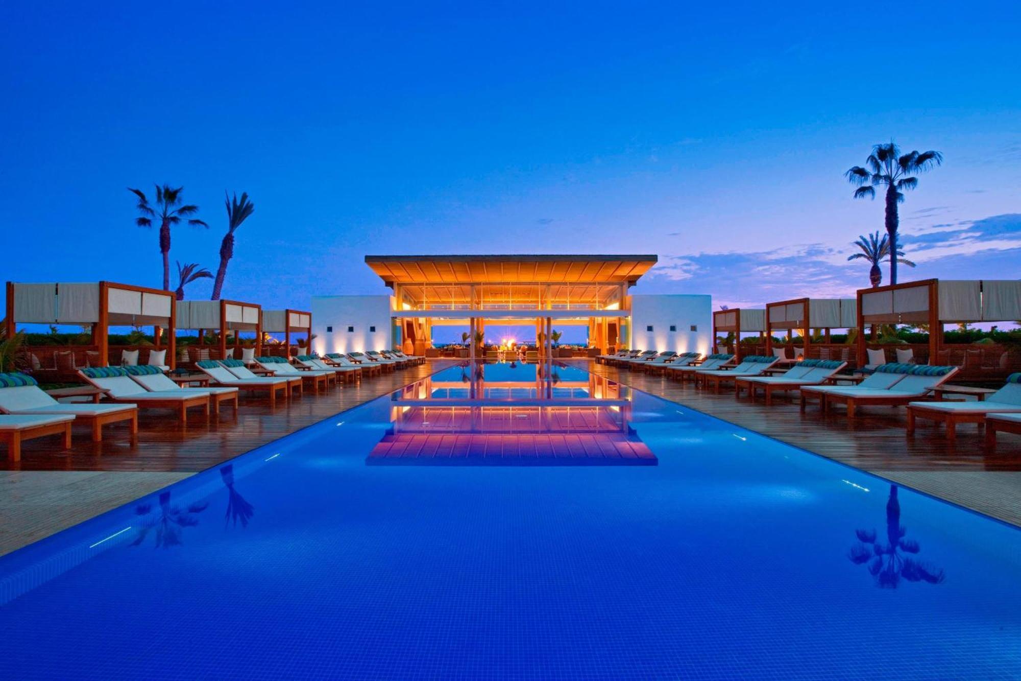فندق باركاس، أحد منتجعات لاكشري كولكشن، باركاس باراكاس المظهر الخارجي الصورة The pool at the W Hotel in Cancun
