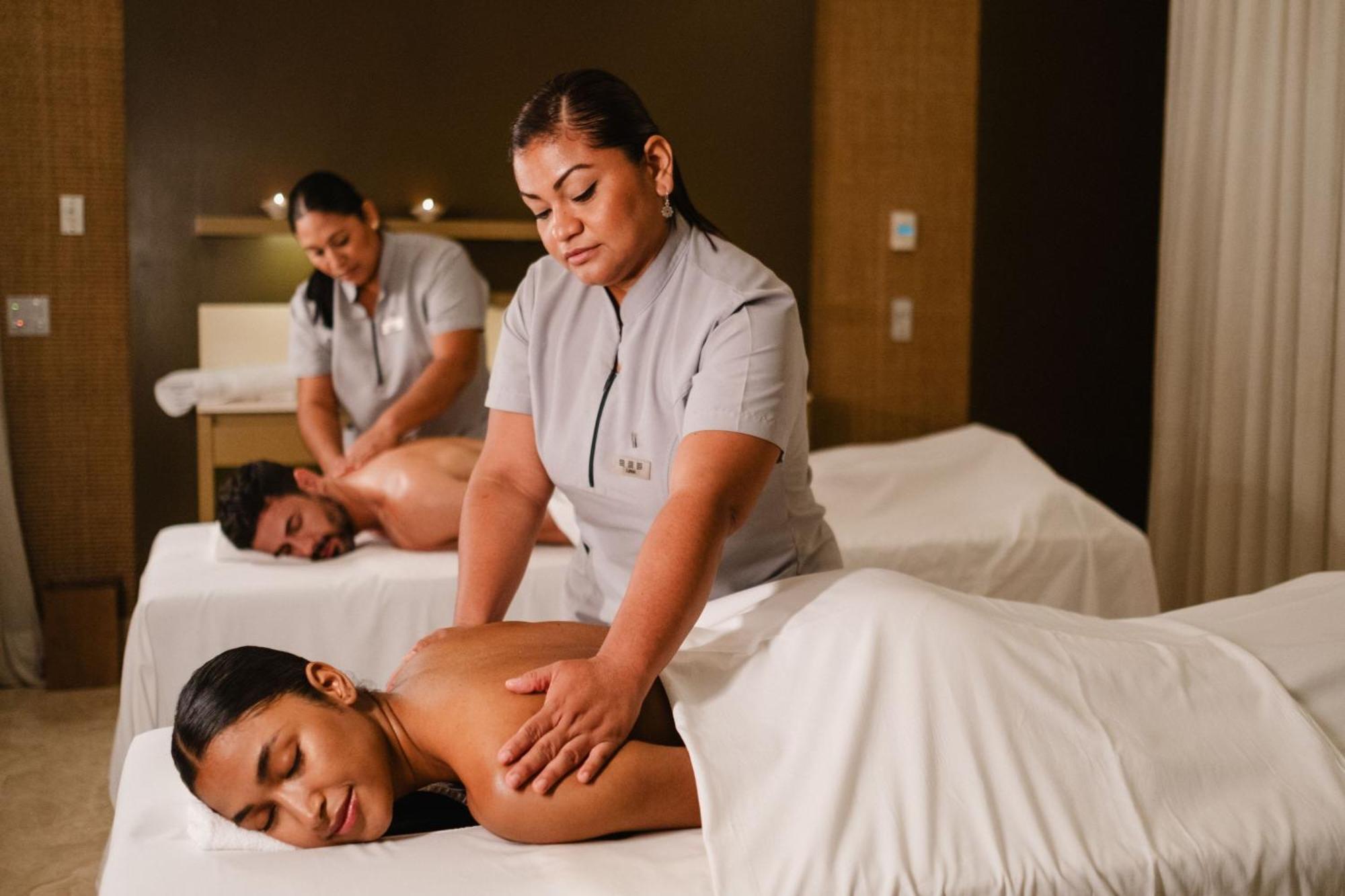 فندق باركاس، أحد منتجعات لاكشري كولكشن، باركاس باراكاس المظهر الخارجي الصورة Massage therapists at work