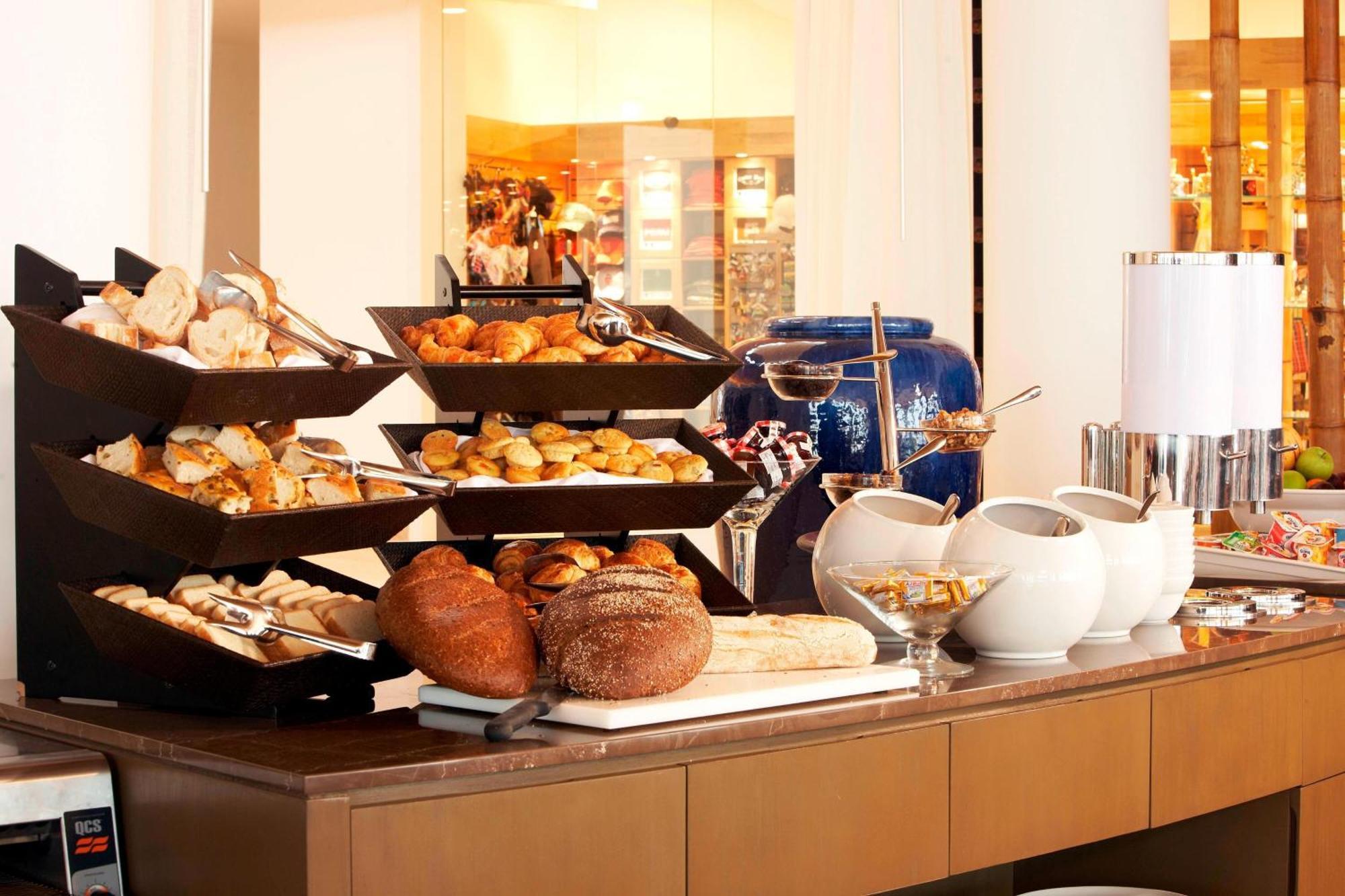 فندق باركاس، أحد منتجعات لاكشري كولكشن، باركاس باراكاس المظهر الخارجي الصورة A buffet at a hotel